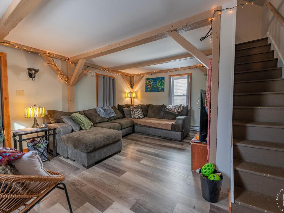 CozyTupperLakeHome_LR_R