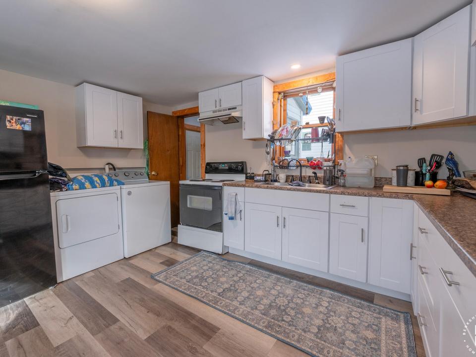 CozyTupperLakeHome_Kitchen_R