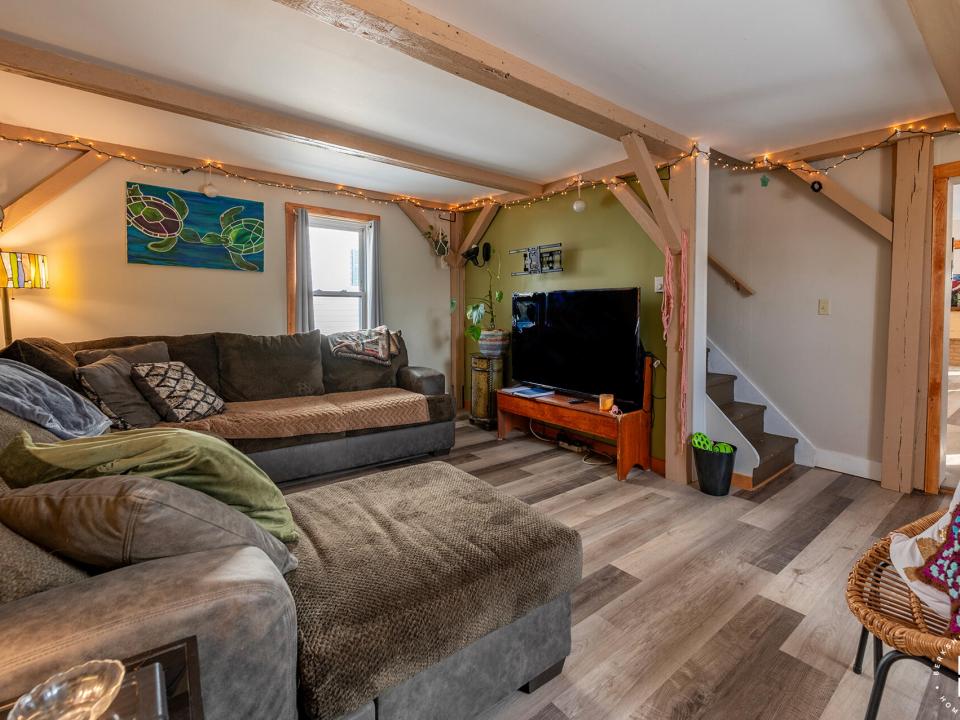 CozyTupperLakeHome_LR_L