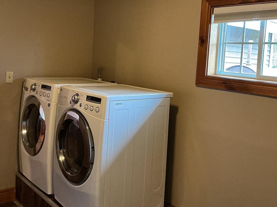 Laundry room 1