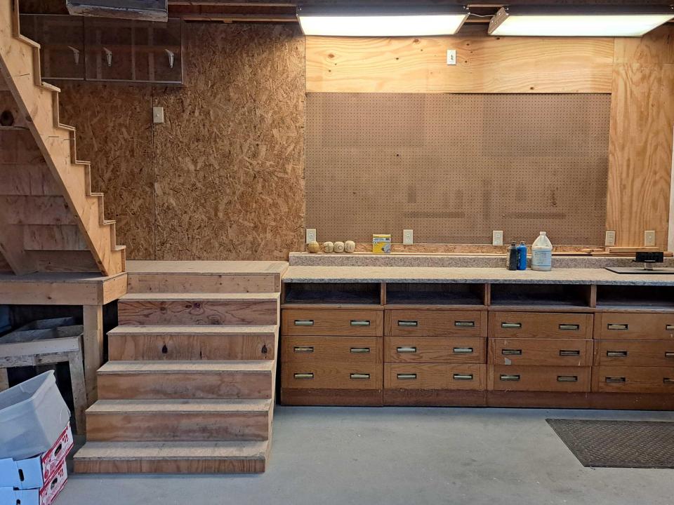 Garage Bench Area