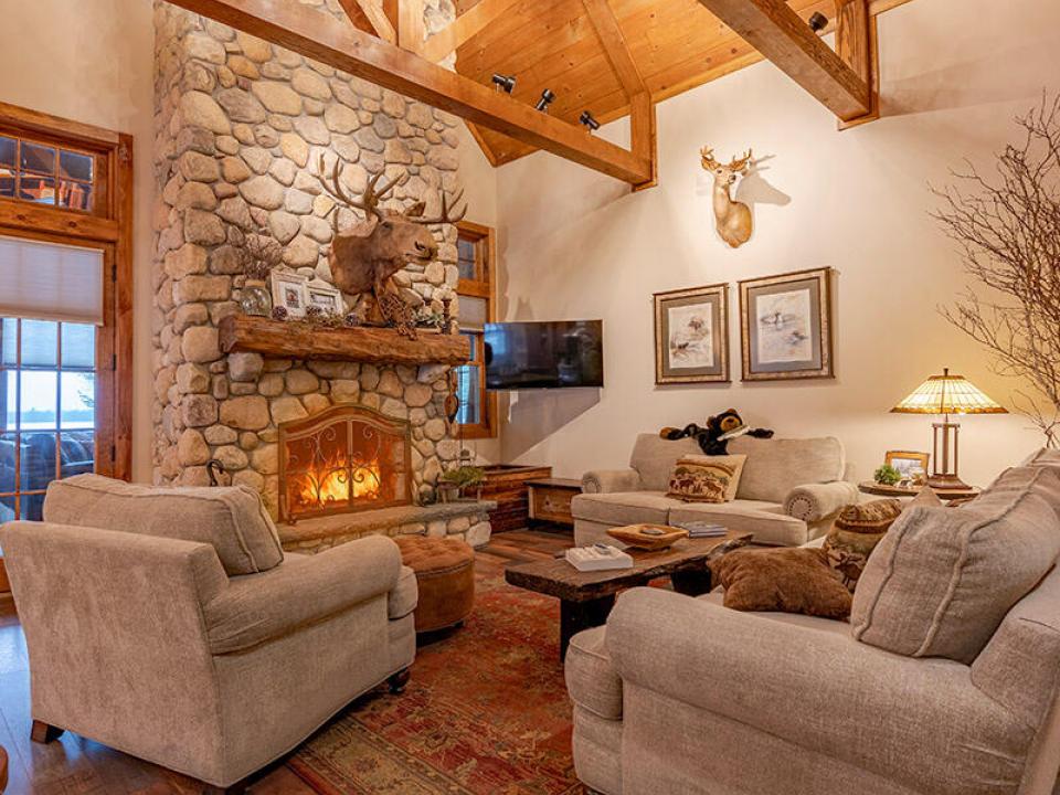 CampSummerBreezeOnUpperSaranac_LivingRoo