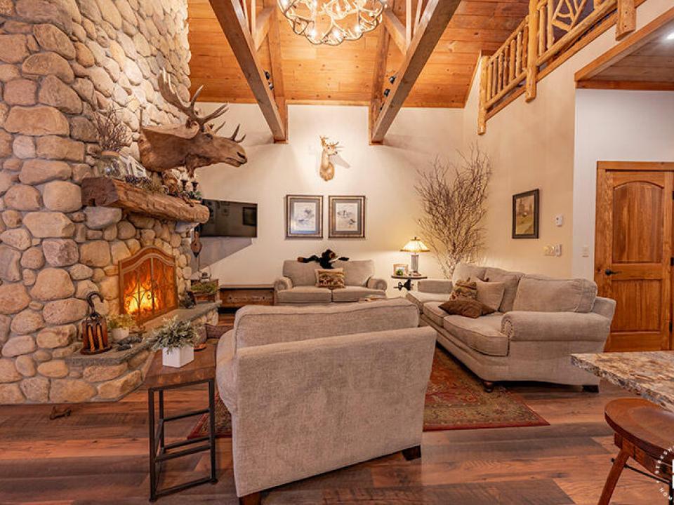 CampSummerBreezeOnUpperSaranac_LivingRoo