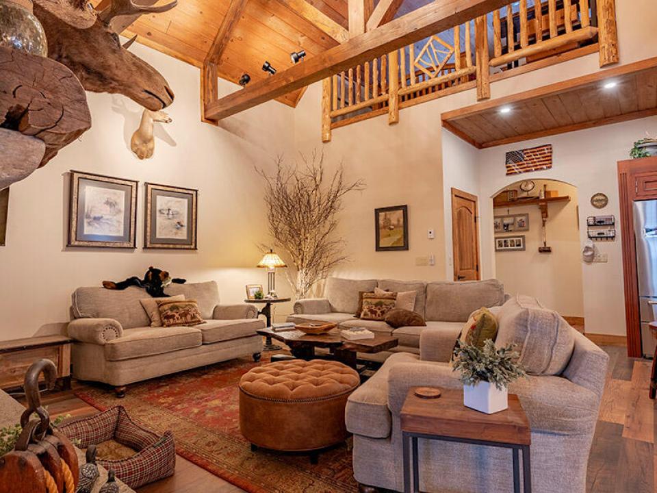 CampSummerBreezeOnUpperSaranac_LivingRoo