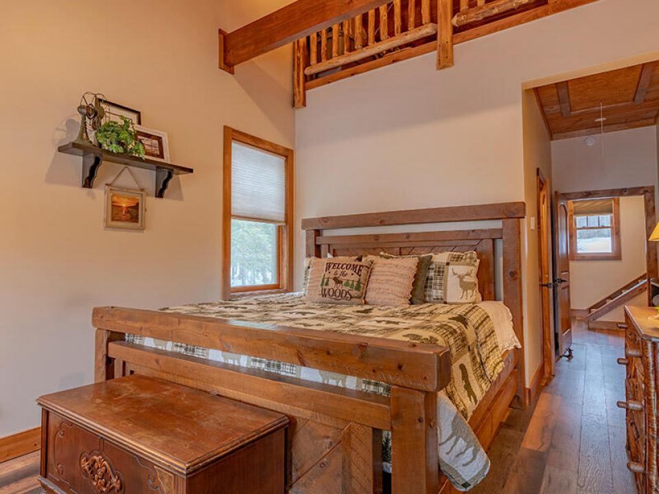 CampSummerBreezeOnUpperSaranac_Bedroom1_