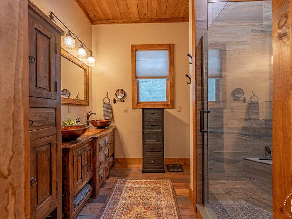 CampSummerBreezeOnUpperSaranac_Bathroom1