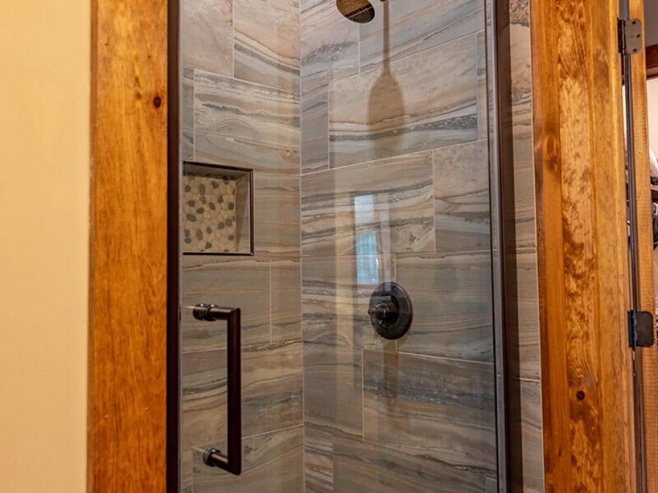 CampSummerBreezeOnUpperSaranac_Bathroom1