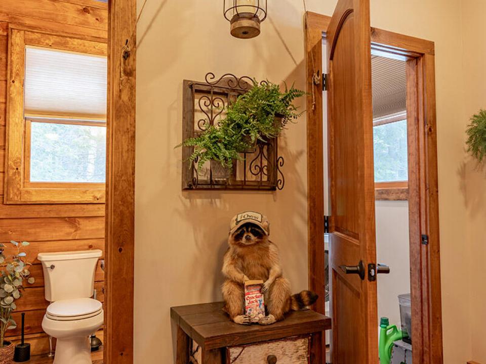 CampSummerBreezeOnUpperSaranac_Hallway_R