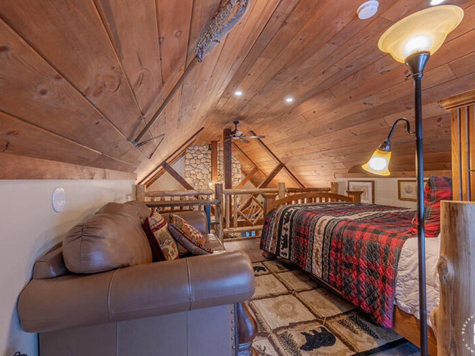 CampSummerBreezeOnUpperSaranac_Loft