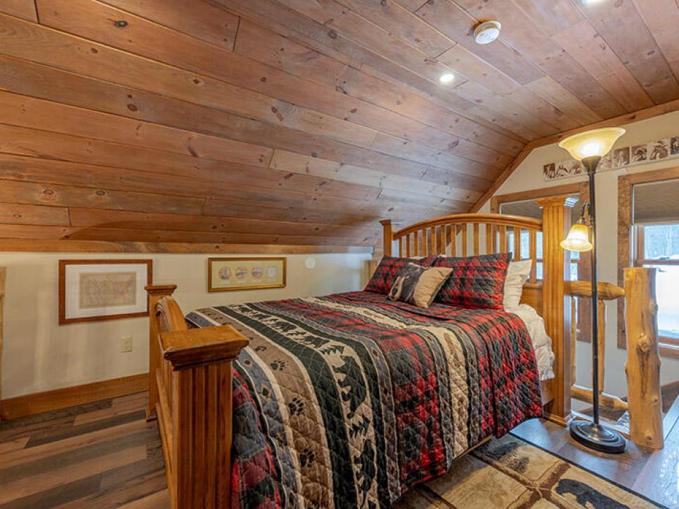 CampSummerBreezeOnUpperSaranac_Loft_Bed