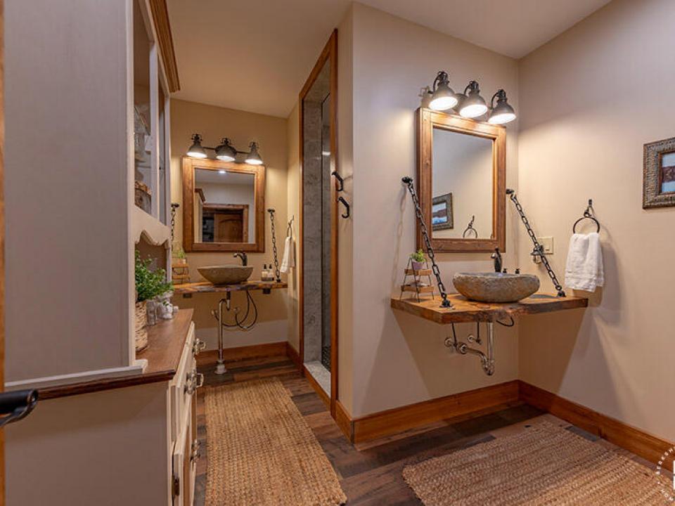 CampSummerBreezeOnUpperSaranac_Bathroom2