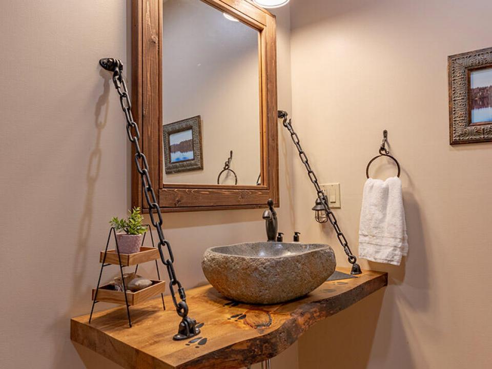 CampSummerBreezeOnUpperSaranac_Bathroom2