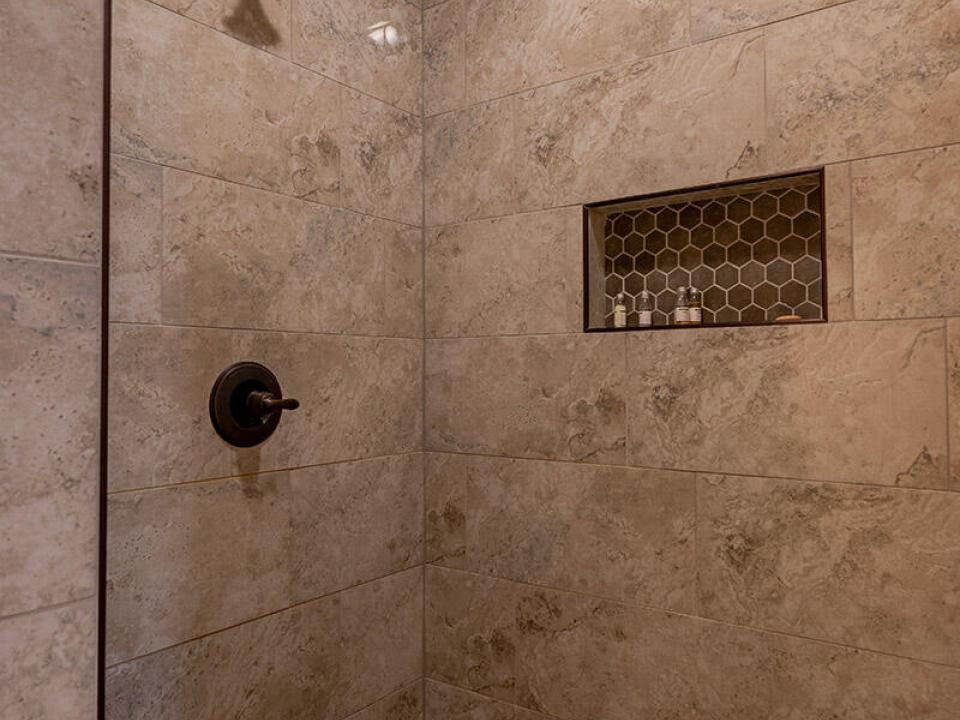 CampSummerBreezeOnUpperSaranac_Bathroom2