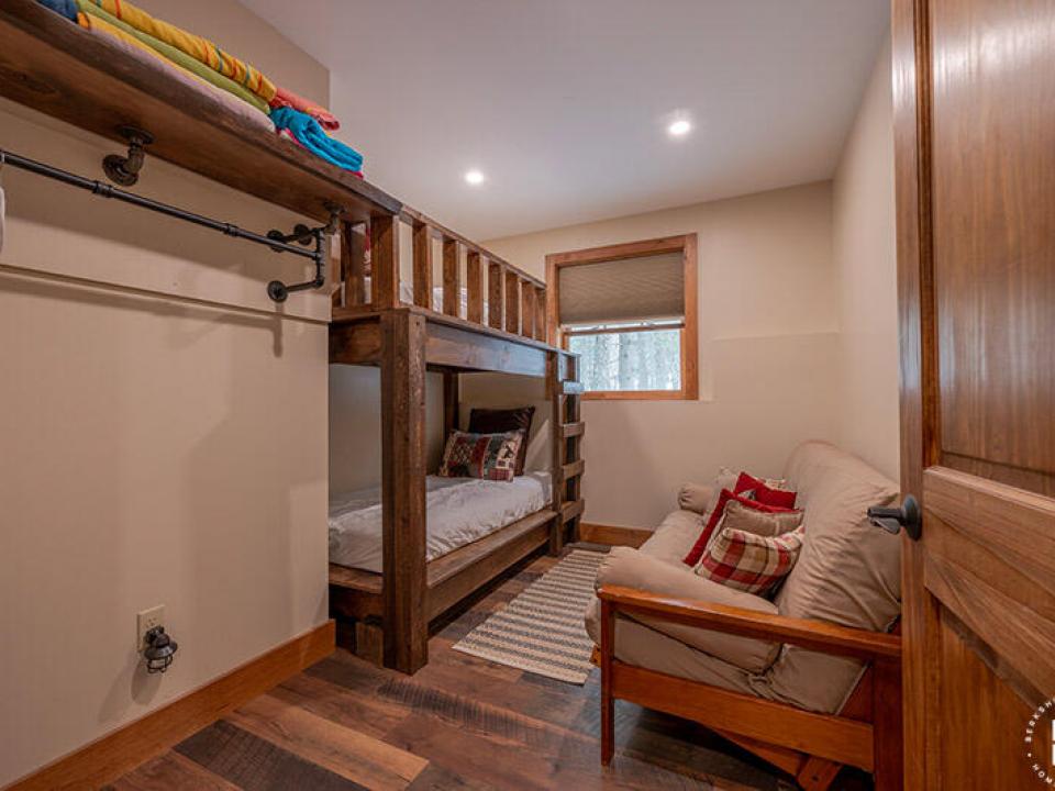 CampSummerBreezeOnUpperSaranac_Bedroom4