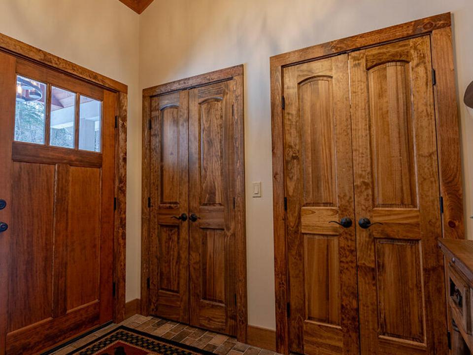 CampSummerBreezeOnUpperSaranac_FrontEntr