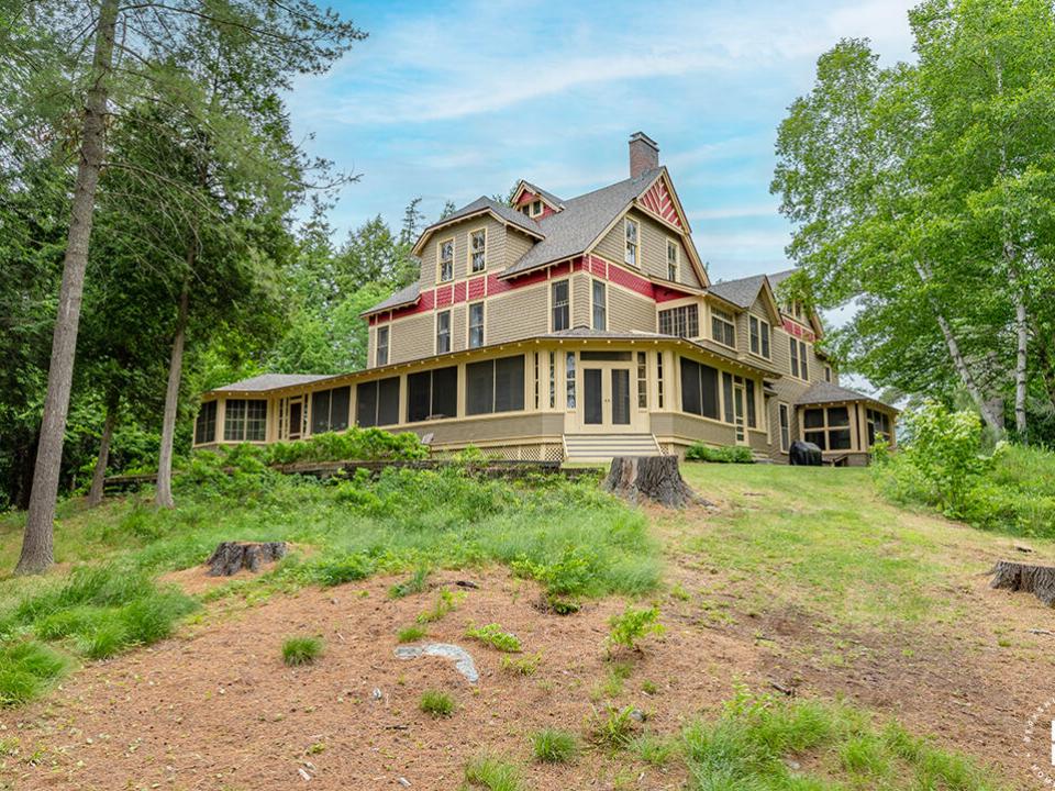 HistoricHomeOnLowerSaranacLake_MH_Exteri