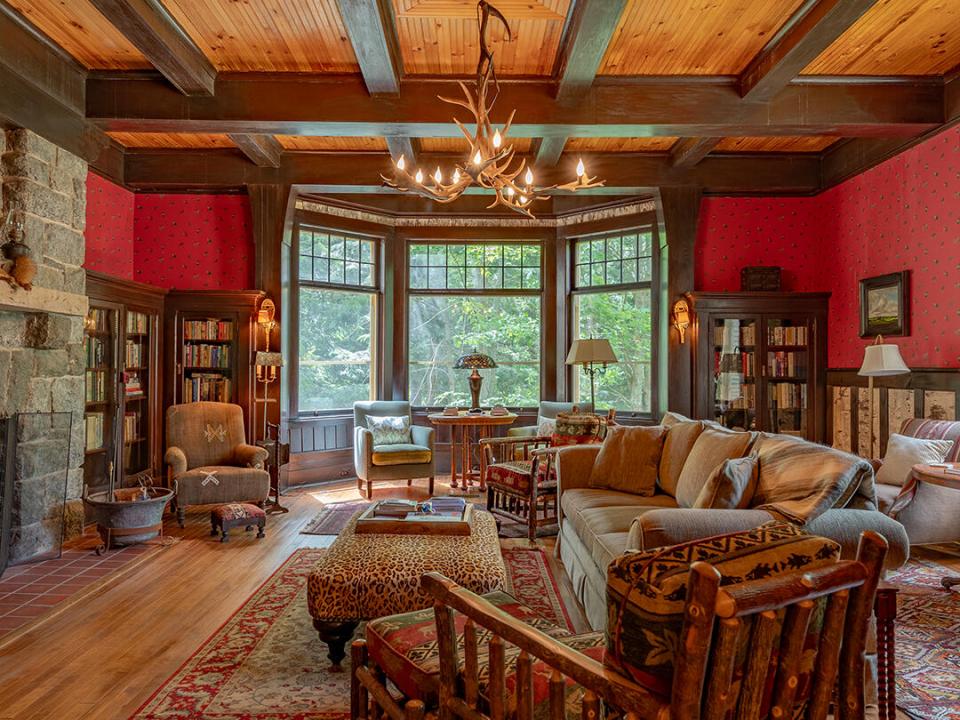 HistoricHomeOnLowerSaranacLake_MH_LR_V