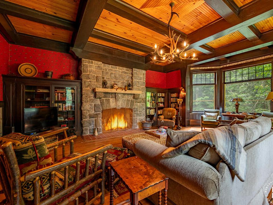 HistoricHomeOnLowerSaranacLake_MH_LR_L