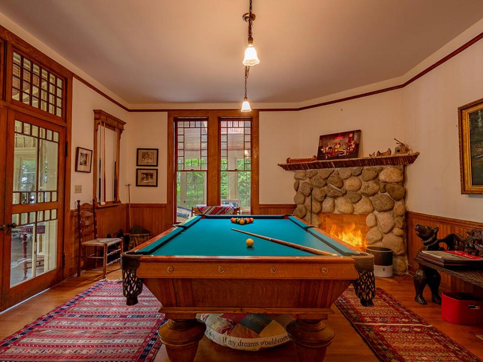 HistoricHomeOnLowerSaranacLake_MH_Billia