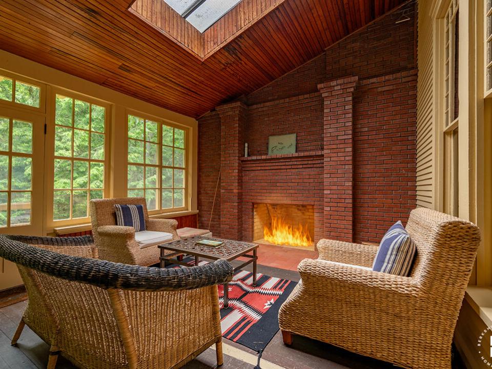 HistoricHomeOnLowerSaranacLake_MH_Screen