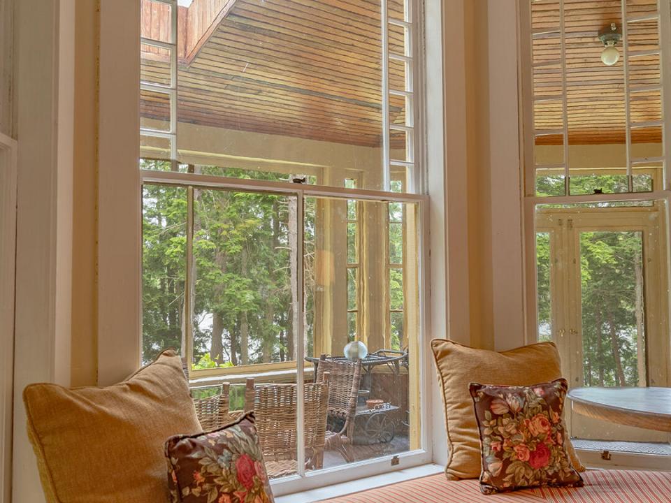 HistoricHomeOnLowerSaranacLake_MH_Den_Da