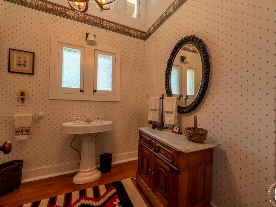 HistoricHomeOnLowerSaranacLake_MH_HalfBa