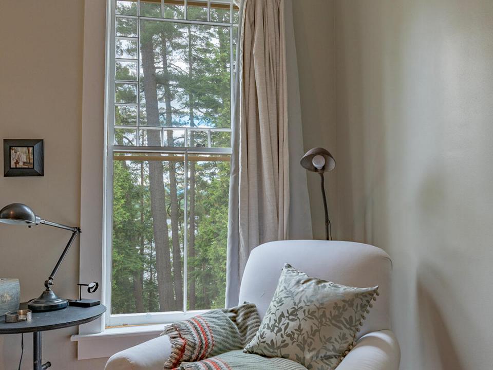 HistoricHomeOnLowerSaranacLake_MH_Bedroo