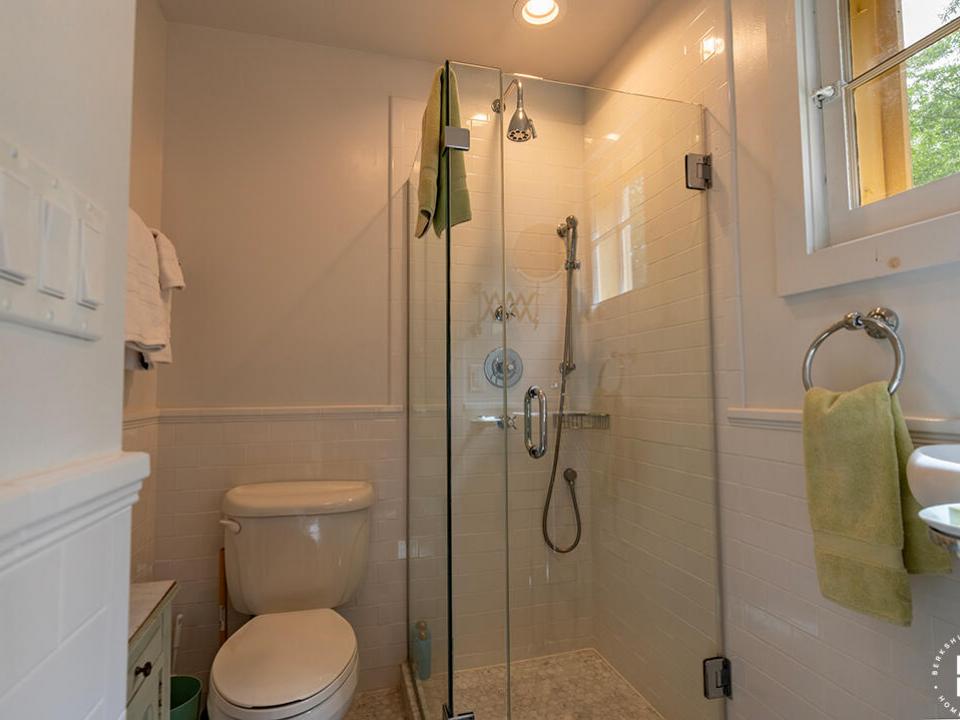 HistoricHomeOnLowerSaranacLake_MH_Bathro