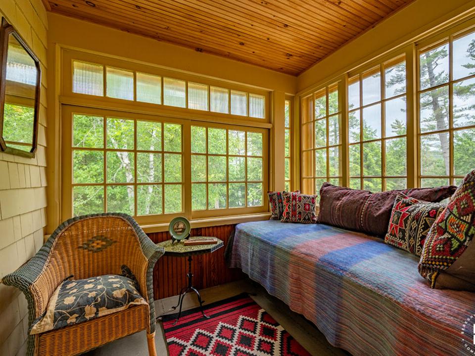 HistoricHomeOnLowerSaranacLake_MH_SunPor