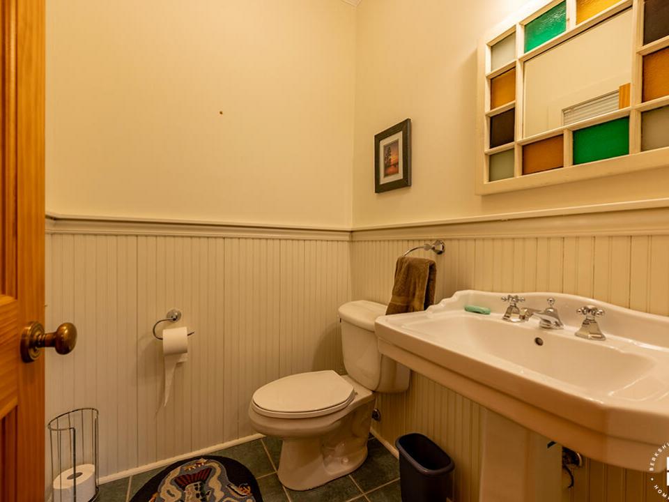 HistoricHomeOnLowerSaranacLake_GH_HalfBa