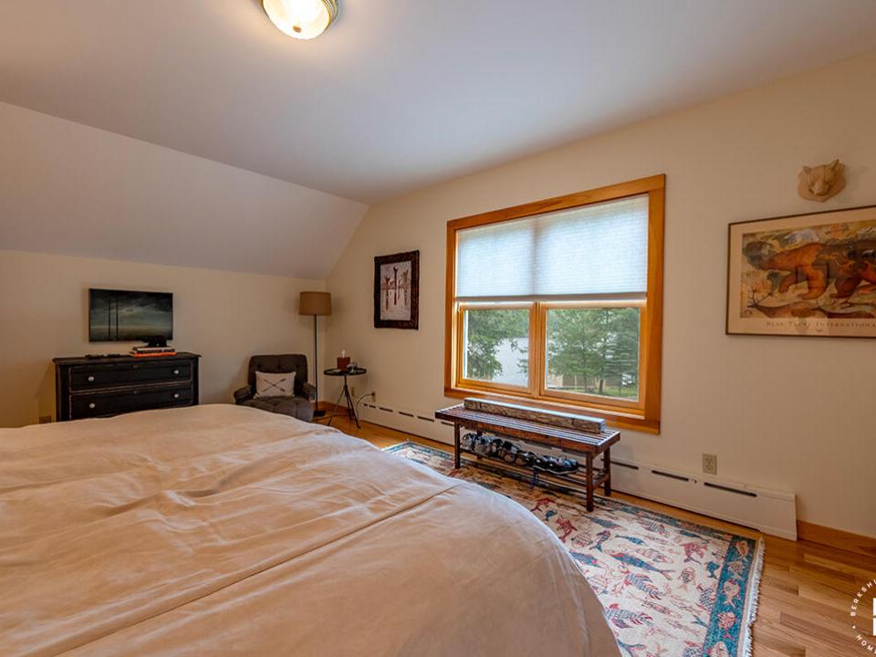 HistoricHomeOnLowerSaranacLake_GH_Bedroo