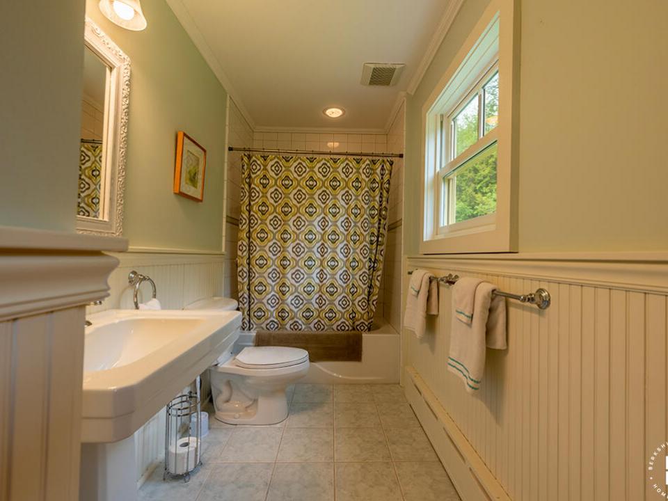 HistoricHomeOnLowerSaranacLake_GH_Bathro
