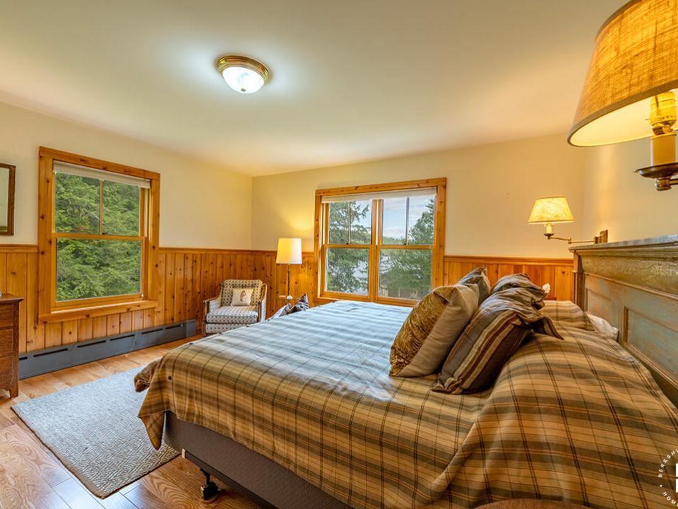 HistoricHomeOnLowerSaranacLake_GH_Bedroo