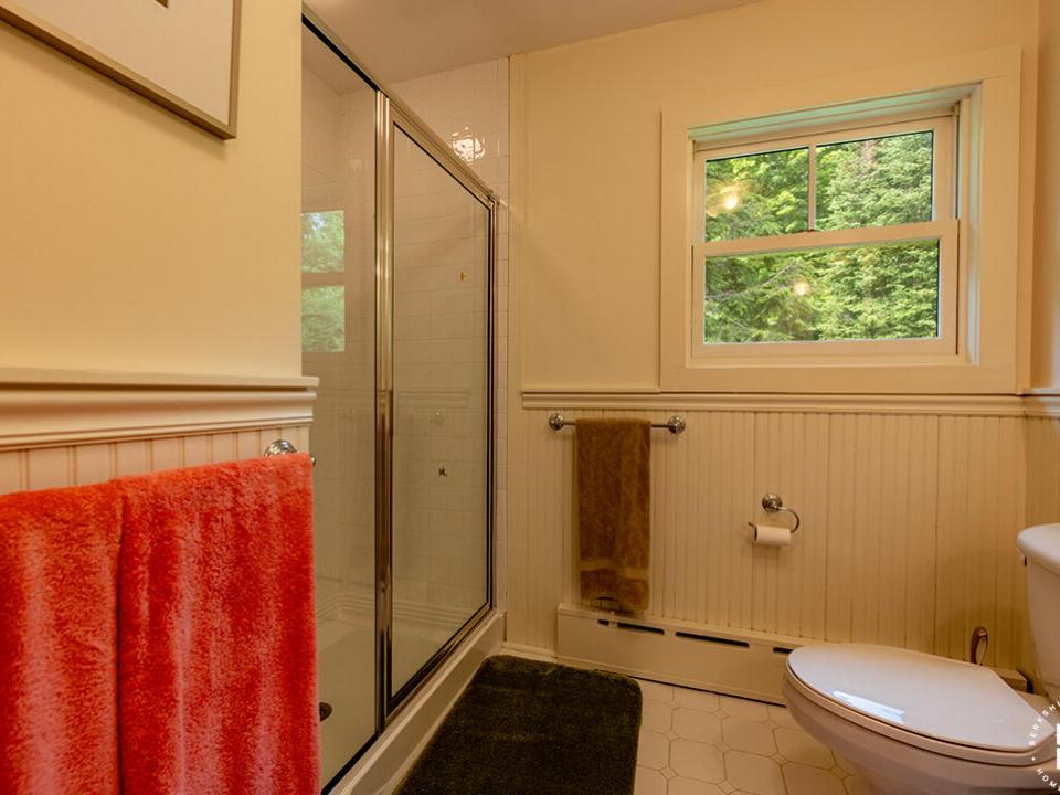 HistoricHomeOnLowerSaranacLake_GH_Bathro