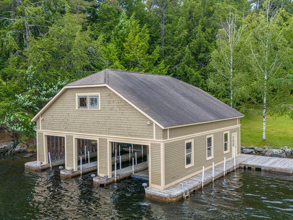 HistoricHomeOnLowerSaranacLake_A_BH_R