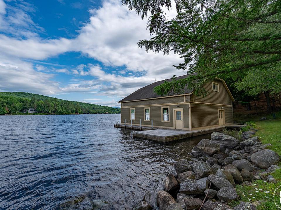 HistoricHomeOnLowerSaranacLake_BH