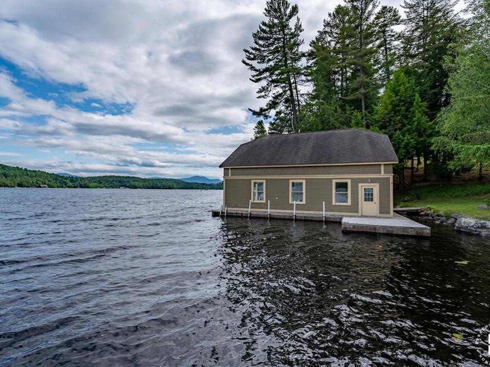 HistoricHomeOnLowerSaranacLake_BH_Mtn