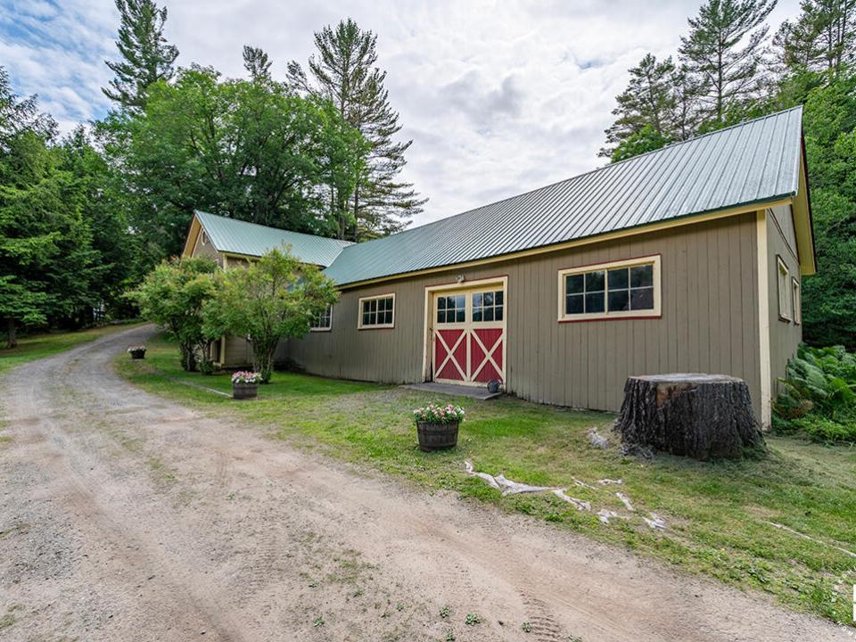 HistoricHomeOnLowerSaranacLake_Barn_Gara