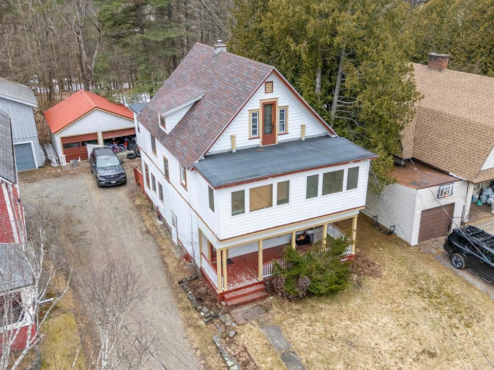 HomeOnForestHill_A_Exterior_L