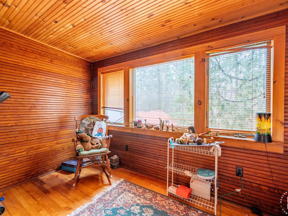 HomeOnForestHill_Bedroom1_Porch