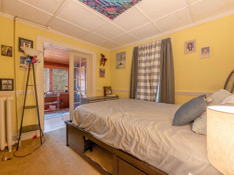 HomeOnForestHill_Bedroom1