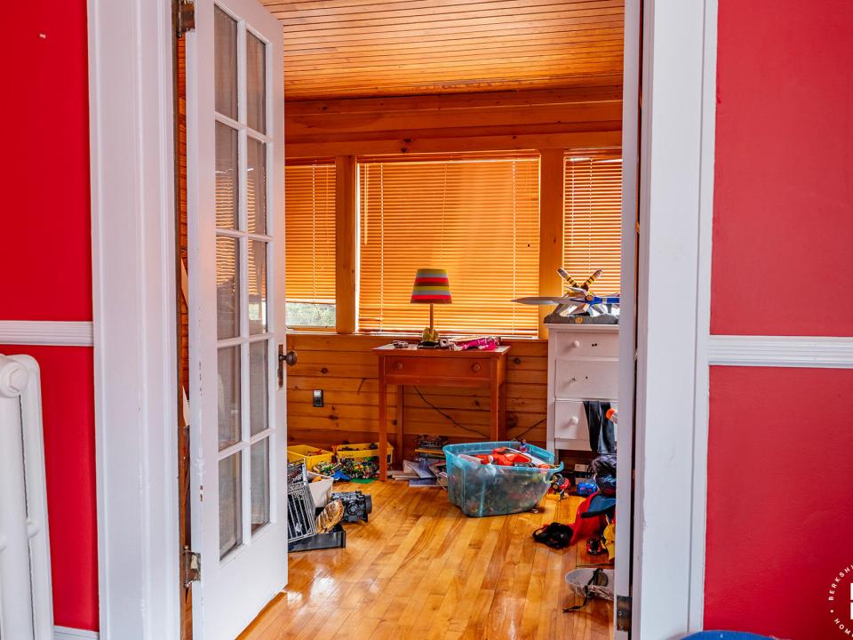 HomeOnForestHill_Bedroom2_Porch