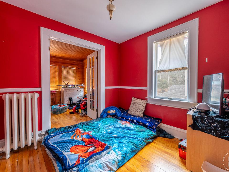 HomeOnForestHill_Bedroom2