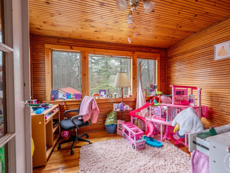 HomeOnForestHill_Bedroom3_Porch