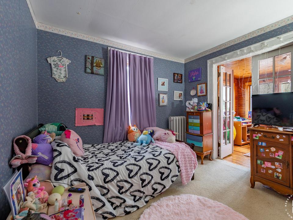 HomeOnForestHill_Bedroom3