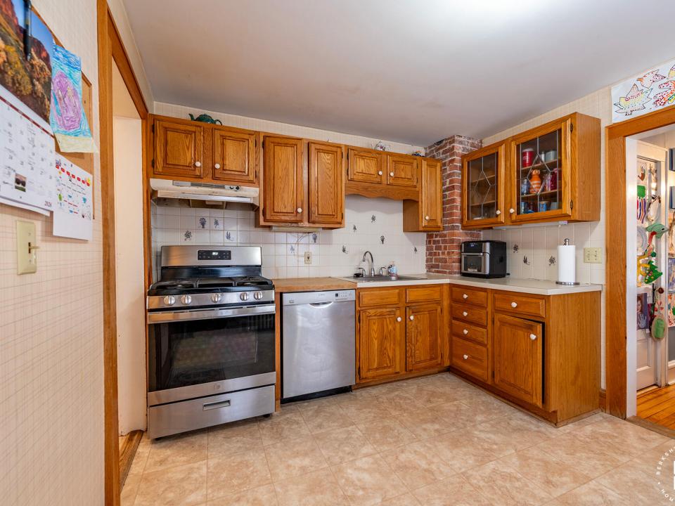 HomeOnForestHill_Kitchen_L