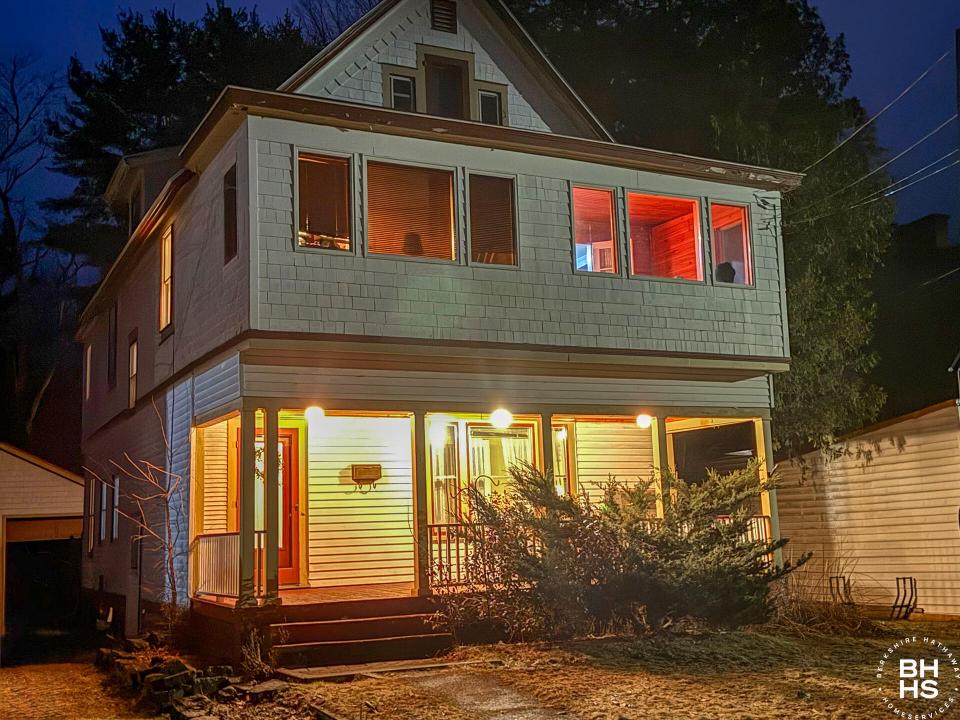 HomeOnForestHill_Night_Exterior_L