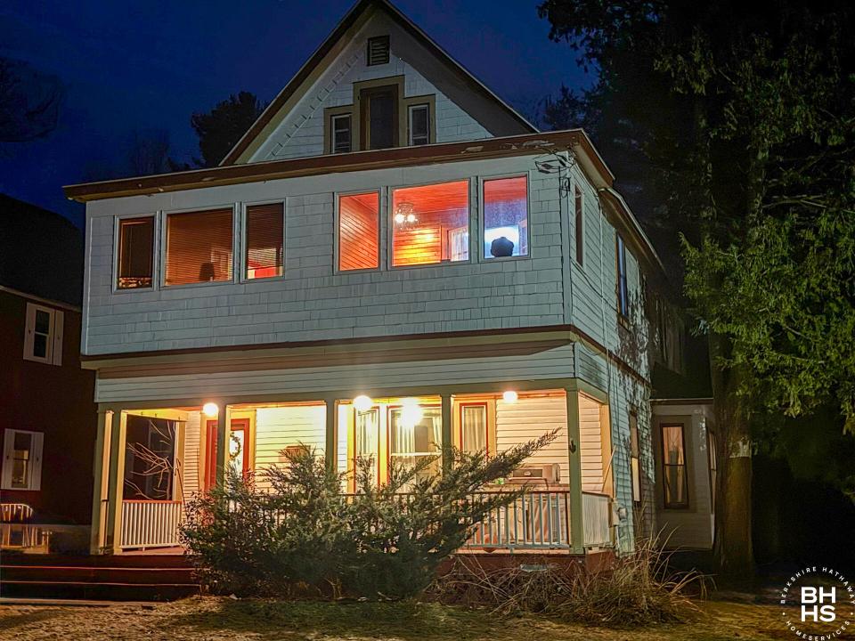 HomeOnForestHill_Night_Exterior_R