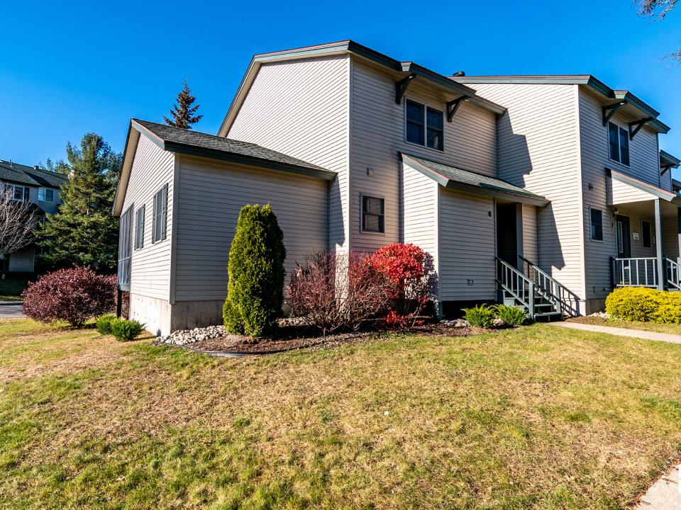 Pinehill8_Exterior_Fall