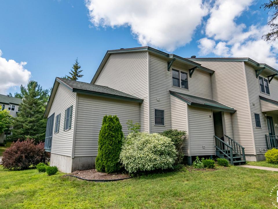 Pinehill8_Summer_Exterior